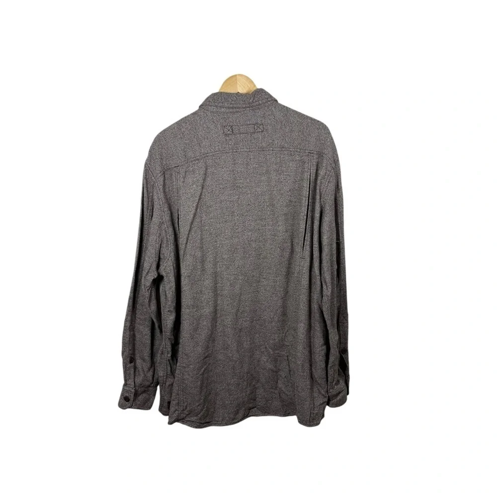 Duluth Trading Co Men’s Relaxed Fit Knit Button Down in Brown Size L